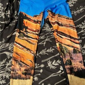 Mellivora yoga pants with Colorado Red Rocks design